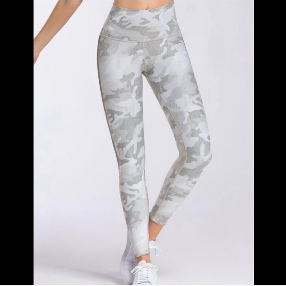 Wear It To Heart grey/white camo leggings, size XS.